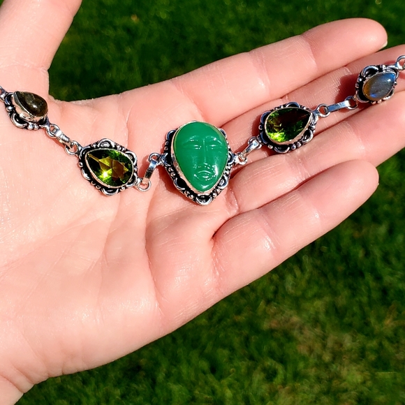 New Carved Face Peridot and Labradorite 925 Silver Bangle Bracelet. - Picture 8 of 8